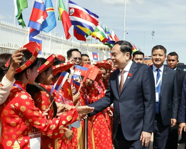 Top legislator wraps up official trip to Cambodia -0