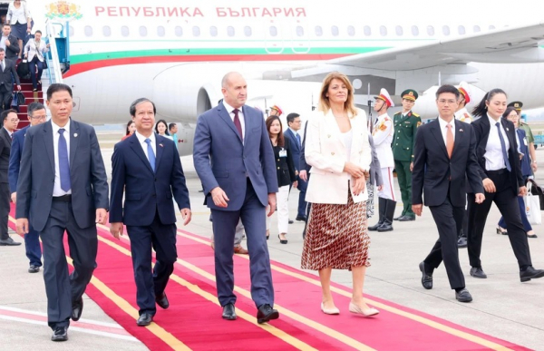 Bulgarian President arrives in Hanoi, begins official trip -0