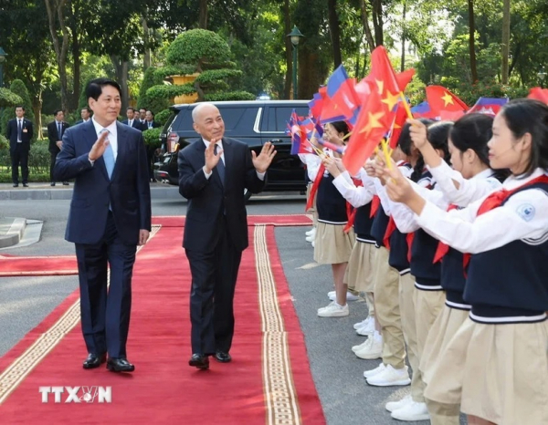 Chủ tịch nước Lương Cường chủ trì lễ đón Quốc vương Campuchia Norodom Sihamoni -0