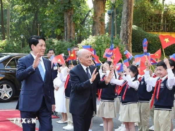 Chủ tịch nước Lương Cường chủ trì lễ đón Quốc vương Campuchia Norodom Sihamoni -0