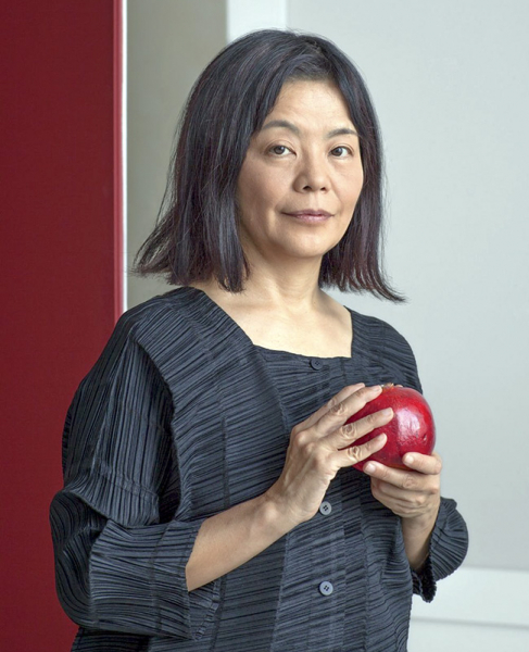 nhà văn yoko tawada. ảnh new directions publishing.jpg -1