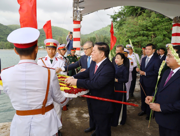 Phú Yên long trọng kỷ niệm 60 năm bến Vũng Rô và đón nhận bằng di tích quốc gia đặc biệt -0