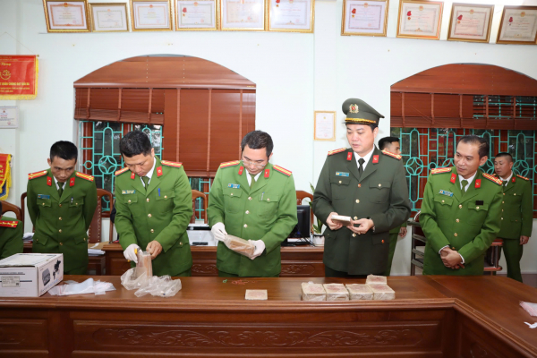 Bài 1: Ghi ở đơn vị mũi nhọn trong phòng, chống ma túy -0