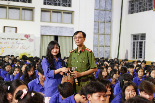 Bài 1: Ghi ở đơn vị mũi nhọn trong phòng, chống ma túy -0