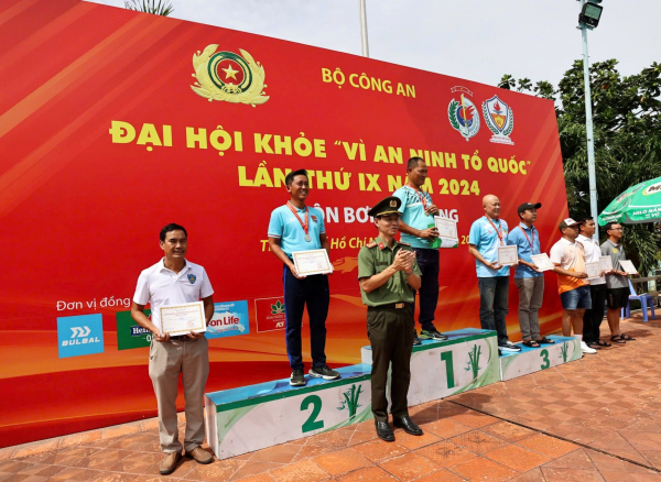 Sôi nổi, hào hứng môn bơi ứng dụng tại Đại hội khỏe “Vì an ninh Tổ quốc” năm 2024  -0