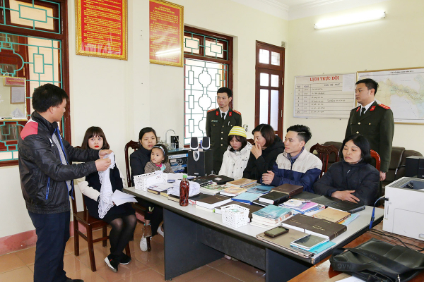 Mỗi người dân là một “pháo đài” chống các luận điệu sai lệch của kẻ xấu (Bài 1) -0