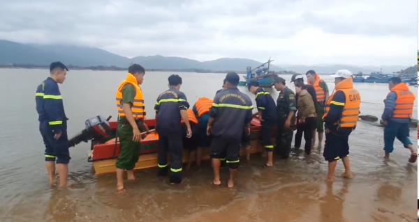                            Vụ vợ chồng mất tích trên sông Đà Nông: Công an thị xã Đông Hòa quyên góp hỗ trợ -0