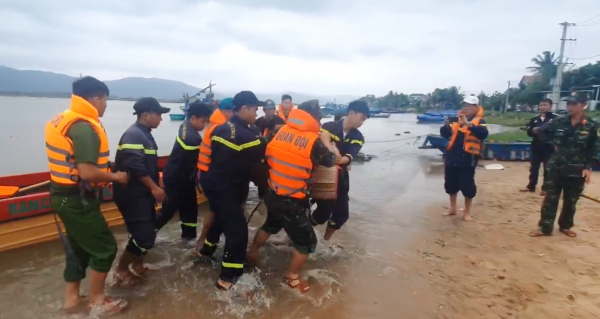                            Vụ vợ chồng mất tích trên sông Đà Nông: Công an thị xã Đông Hòa quyên góp hỗ trợ -0