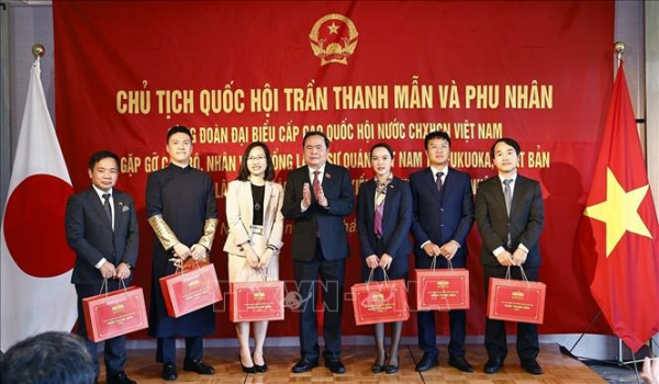 Chủ tịch Quốc hội Trần Thanh Mẫn và Phu nhân gặp gỡ cộng đồng người Việt Nam tại Nhật Bản -0