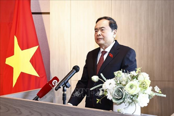 Chủ tịch Quốc hội Trần Thanh Mẫn và Phu nhân gặp gỡ cộng đồng người Việt Nam tại Nhật Bản -1