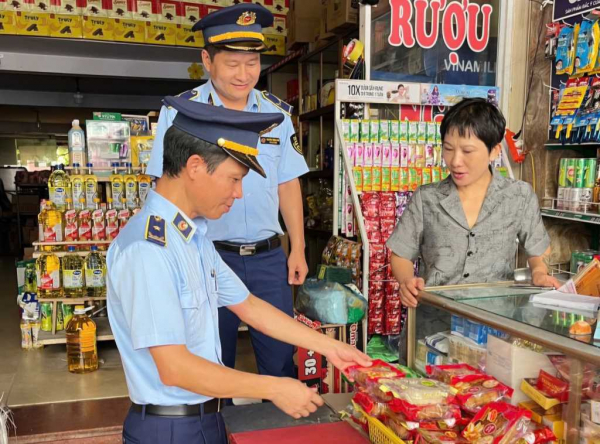 QLTT Quảng Ninh đẩy mạnh công tác tuyên truyền pháp luật về kinh doanh thương mại -0