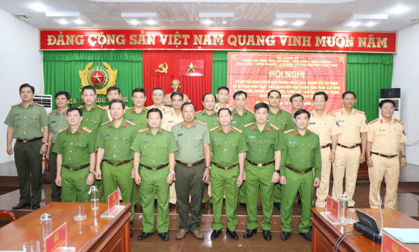 Công an 7 tỉnh, thành vùng ĐBSCL phối hợp đấu tranh khai thác cát trái phép -0