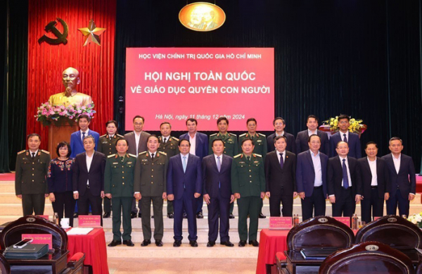 Bảo vệ quyền con người là làm cho mỗi người dân ngày càng ấm no và hạnh phúc -0
