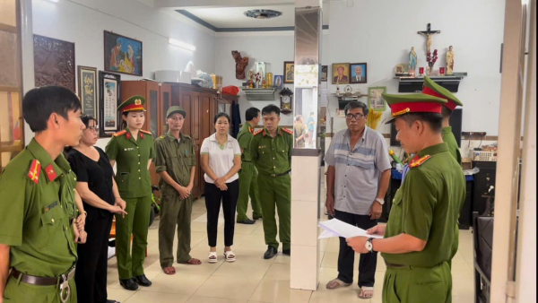 Bắt, khám xét nơi ở của chủ hụi lừa đảo chiếm đoạt hơn 1,8 tỷ đồng  -1