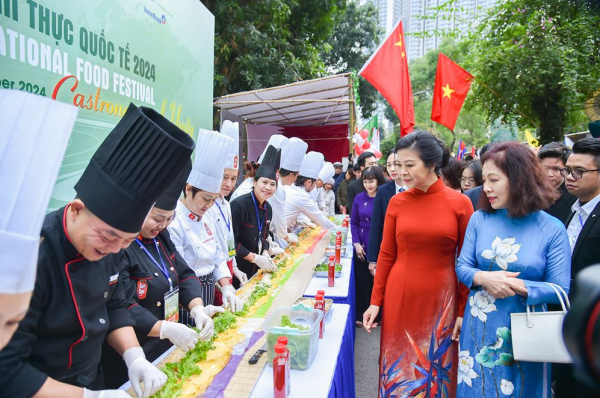 Liên hoan Ẩm thực Quốc tế hấp dẫn thu hút hàng ngàn lượt khách tham quan -0