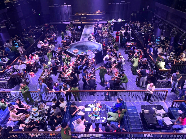 Triệt phá các tụ điểm bay lắc trong bar, karaoke -0