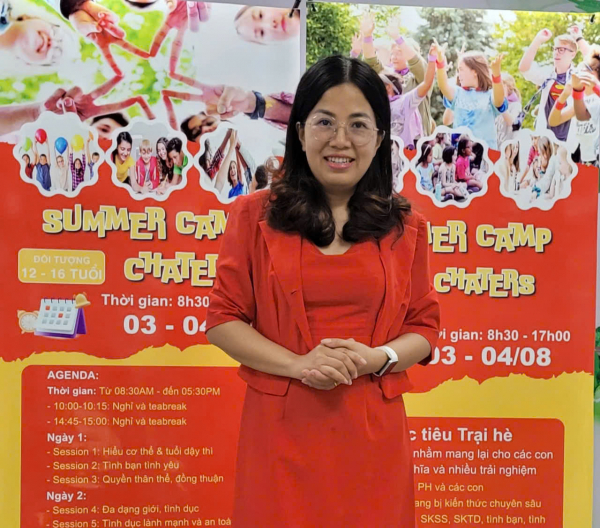 tiến sĩ bùi phương thảo cho rằng nhà trường, gia đình và xã hội phải có những chia sẻ, giáo dục và trao đổi với các con em và học sinh của mình..jpg -0