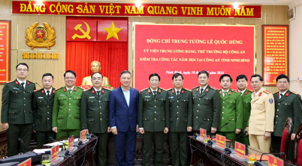 Trung tướng Lê Quốc Hùng làm việc tại Công an tỉnh Ninh Bình -0