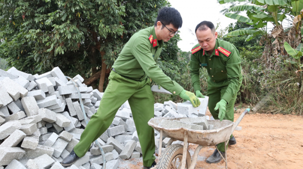 Dấu ấn của lực lượng Công an trong chương trình xóa nhà tạm, nhà dột nát -2