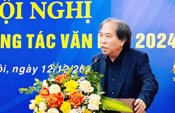nhà thơ nguyễn quang thiều – bí thư đảng đoàn, chủ tịch hội nhà văn việt nam phát biểu tổng kết công tác văn học năm 2024.jpg -0