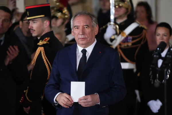 Nước Pháp với niềm hy vọng mang tên Francois Bayrou -0