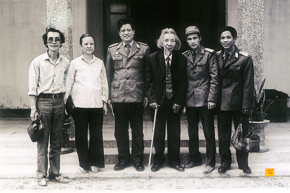 3. từ phải sang các nhạc sĩ hoàng tạo, ngọc khuê, văn cao, văn cốc, bà thúy băng, nhạc sĩ văn dung.jpg -0