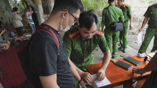 Trần tình cay đắng của những người trở về từ hang ổ của bọn buôn người -0