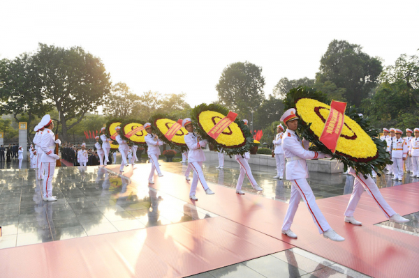 Lãnh đạo Đảng, Nhà nước, Quân ủy Trung ương, Bộ Quốc phòng vào Lăng viếng Chủ tịch Hồ Chí Minh -1