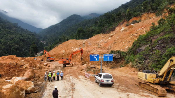 Thông xe qua đèo Khánh Lê từ 7h sáng mai nhưng vẫn phải đóng đường ban đêm -0