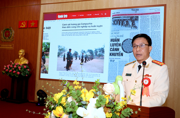 Trung tâm Huấn luyện và sử dụng động vật nghiệp vụ đón nhận Huân chương Chiến công hạng Ba -0