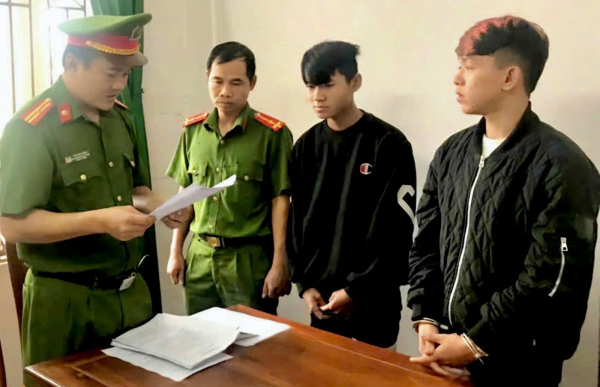 Bị khởi tố vì giúp bạn đánh đối thủ và hủy hoại tài sản -0