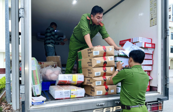 Không để hàng lậu, hàng giả xâm nhập thị trường Tết -0