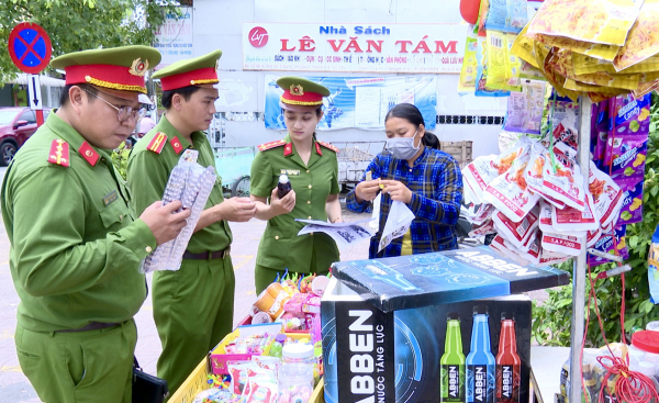 Không để hàng lậu, hàng giả xâm nhập thị trường Tết -0