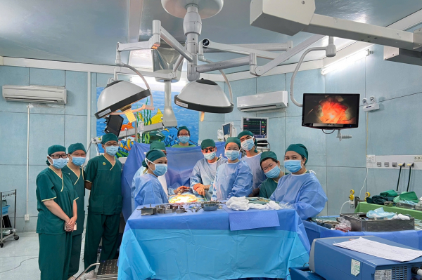 Ca ghép thận cho một bệnh nhi từ người hiến tạng chết não đã thành công -2