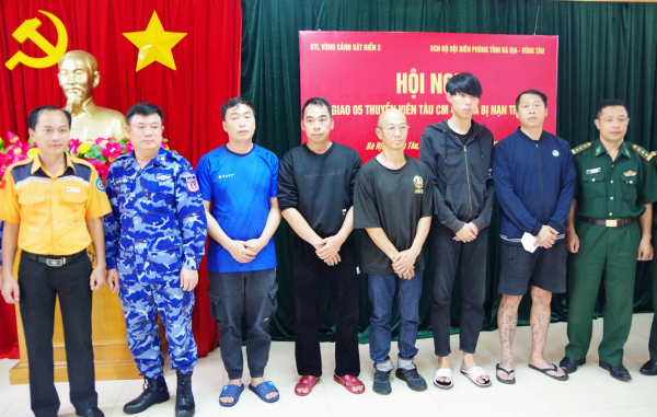 Thuyền trưởng tàu cá người Trung Quốc cảm ơn các cơ quan chức năng Việt Nam… -0