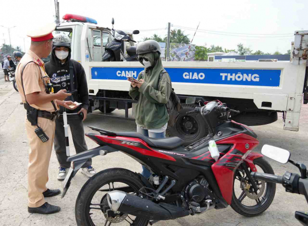 lực lượng cảnh sát giao thông công an tỉnh thực hiện nhiệm vụ tuần tra kiểm soát trên ql1. ảnh trọng tín (3).jpeg -0