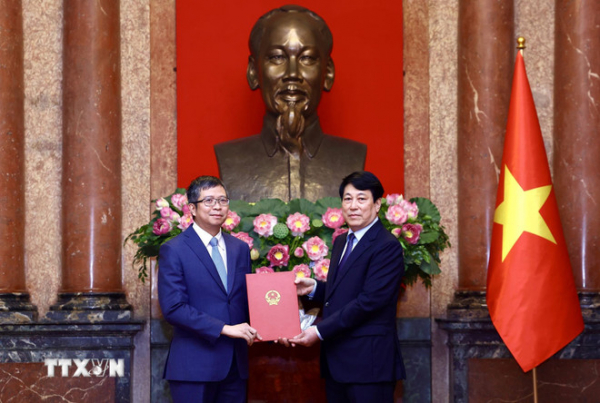 Chủ tịch nước Lương Cường trao Quyết định phong hàm Đại sứ -0