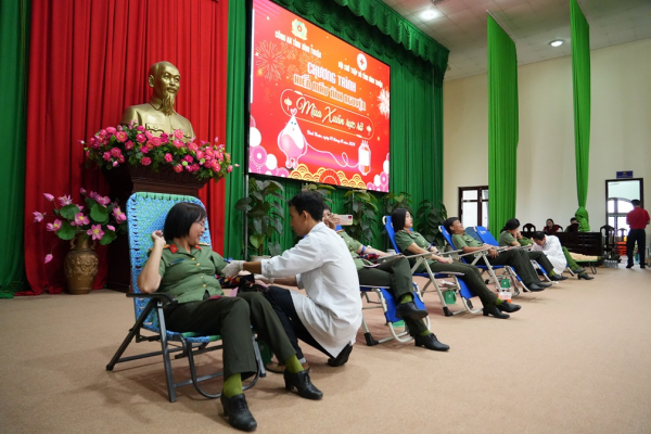 Hiến máu tình nguyện: “Một giọt máu cho đi, một cuộc đời ở lại” -0