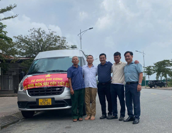 Phó trưởng Công an xã Tiên Dược hỗ trợ đưa hài cốt liệt sỹ an nghỉ tại quê nhà -0