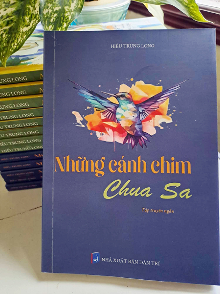 Hiếu Trung Long: Mắt đại ngàn chảy tràn sóng chữ -1
