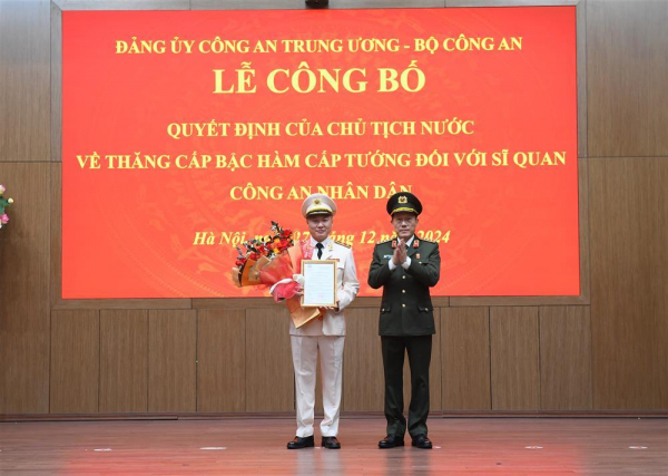 Deputy Minister of Public Security Le Quoc Hung promoted to Senior Lieutenant General -0