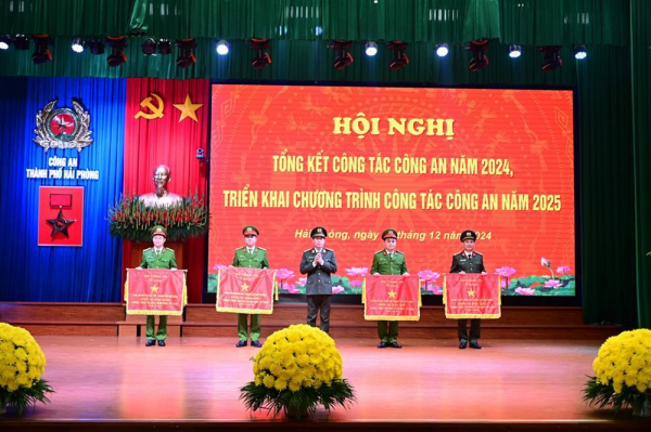 Hai Phong police force requested to be truly clean, strong, regular, elite and modern -0