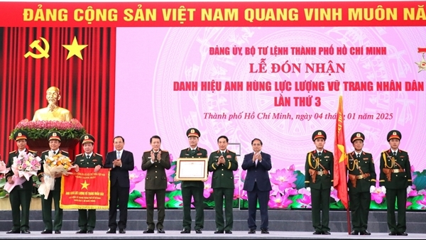 Lực lượng vũ trang TP Hồ Chí Minh đón nhận danh hiệu Anh hùng LLVTND lần thứ 3