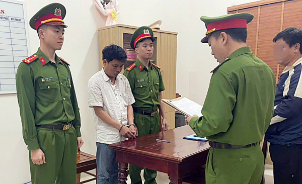 Đánh nhau gây mất trật tự còn tấn công Công an -0