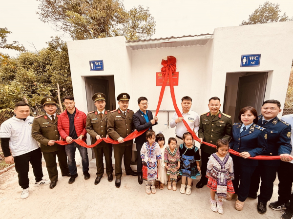 Đoàn Thành niên, Cục Pháp chế và cải cách hành chính tư pháp cùng các đơn vị trao tặng công trình phụ trợ cho học sinh mầm non xã biên giới -0