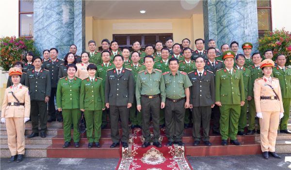 Bộ trưởng Lương Tam Quang thăm,  chúc Tết cán bộ, chiến sĩ Công an Gia Lai -0