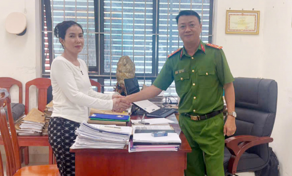 chị trần phan thị minh huệ tại công an thành phố phan thiết, tỉnh bình thuận.jpg -0