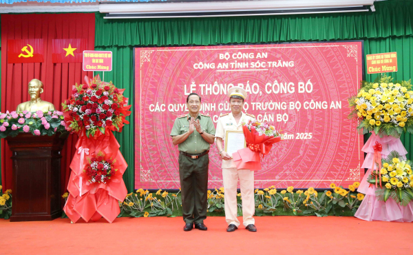 Thông báo và công bố các Quyết định của Bộ trưởng Bộ Công an về công tác cán bộ -0