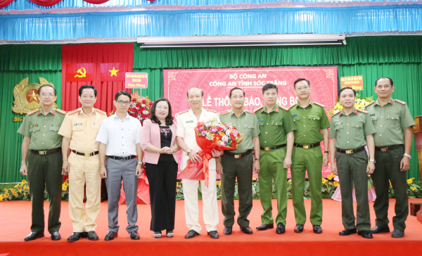 Thông báo và công bố các Quyết định của Bộ trưởng Bộ Công an về công tác cán bộ -0