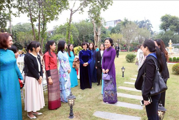 Phu nhân Tổng Bí thư gặp mặt thân mật đầu năm mới với Nhóm Phụ nữ Cộng đồng ASEAN tại Hà Nội -0